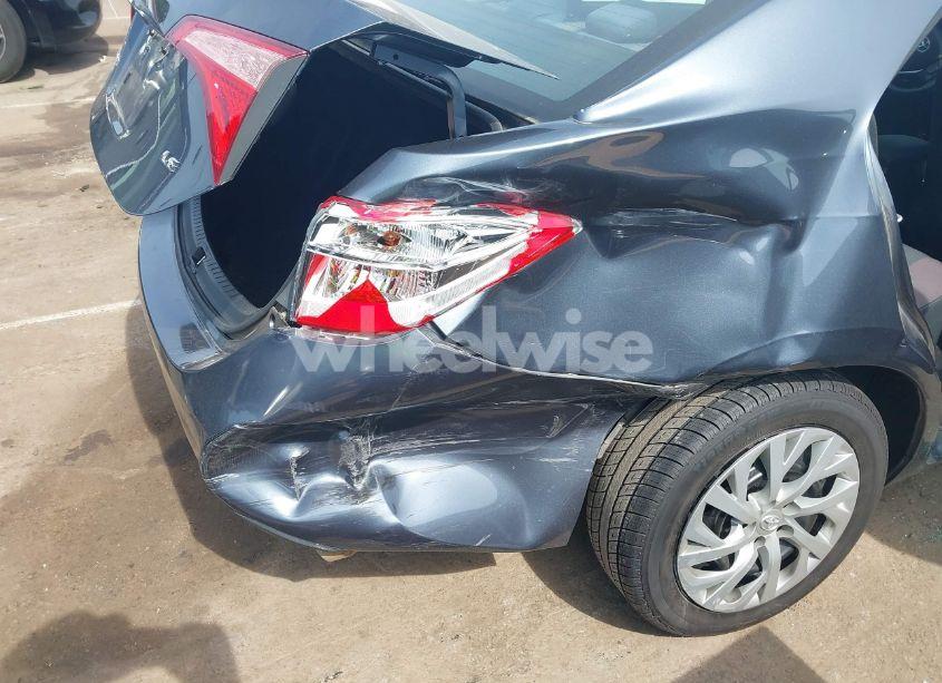 Photo 6 of 2018 Toyota Corolla LE (VIN 2T1BURHE0JC069246)