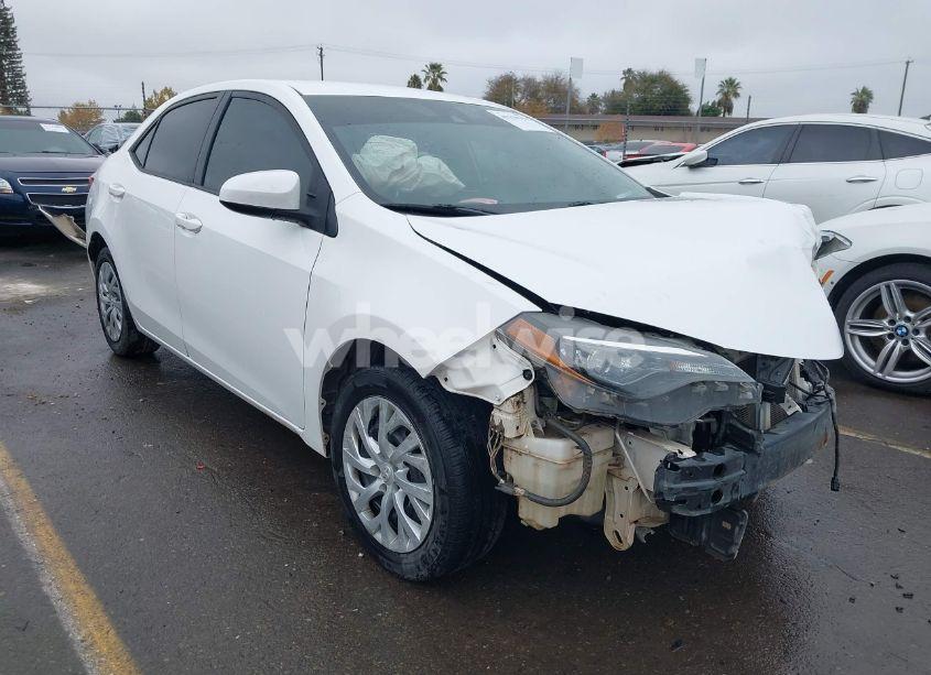 2018 Toyota Corolla LE (VIN 2T1BURHE0JC071644) main photo