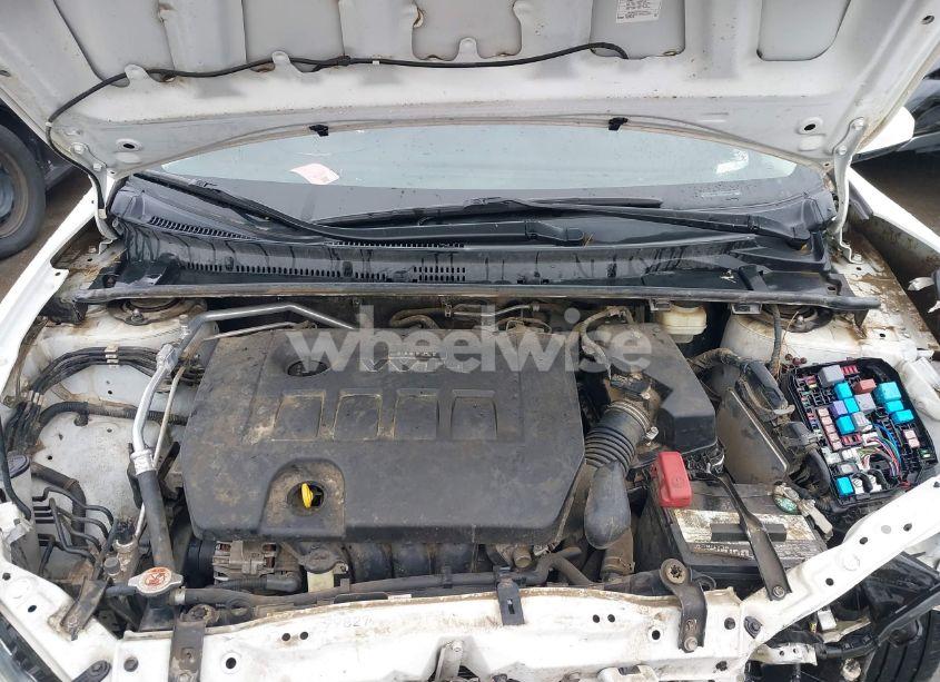 Photo 10 of 2018 Toyota Corolla LE (VIN 2T1BURHE0JC071644)