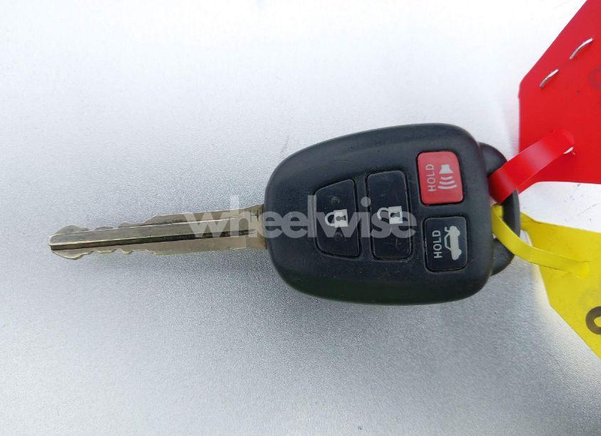 Photo 11 of 2018 Toyota Corolla LE (VIN 2T1BURHE0JC071644)