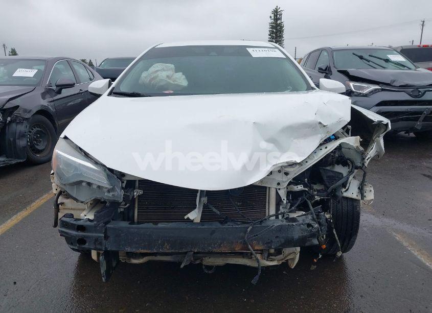 Photo 13 of 2018 Toyota Corolla LE (VIN 2T1BURHE0JC071644)