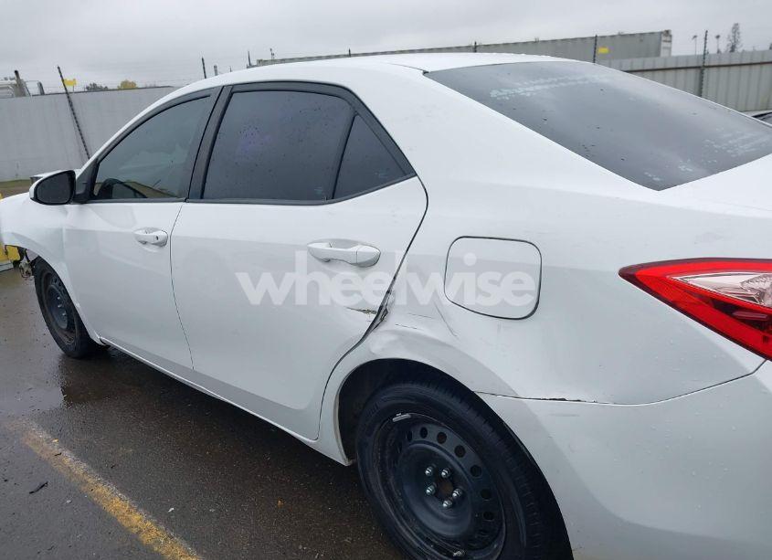 Photo 15 of 2018 Toyota Corolla LE (VIN 2T1BURHE0JC071644)