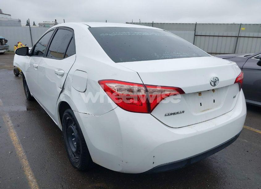Photo 3 of 2018 Toyota Corolla LE (VIN 2T1BURHE0JC071644)