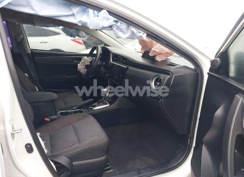 Photo 5 of 2018 Toyota Corolla LE (VIN 2T1BURHE0JC071644)