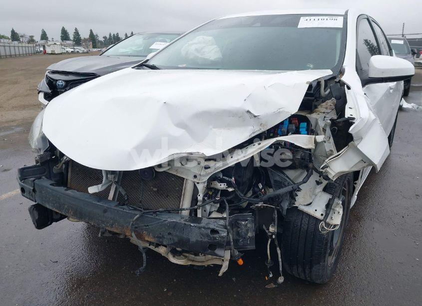 Photo 6 of 2018 Toyota Corolla LE (VIN 2T1BURHE0JC071644)