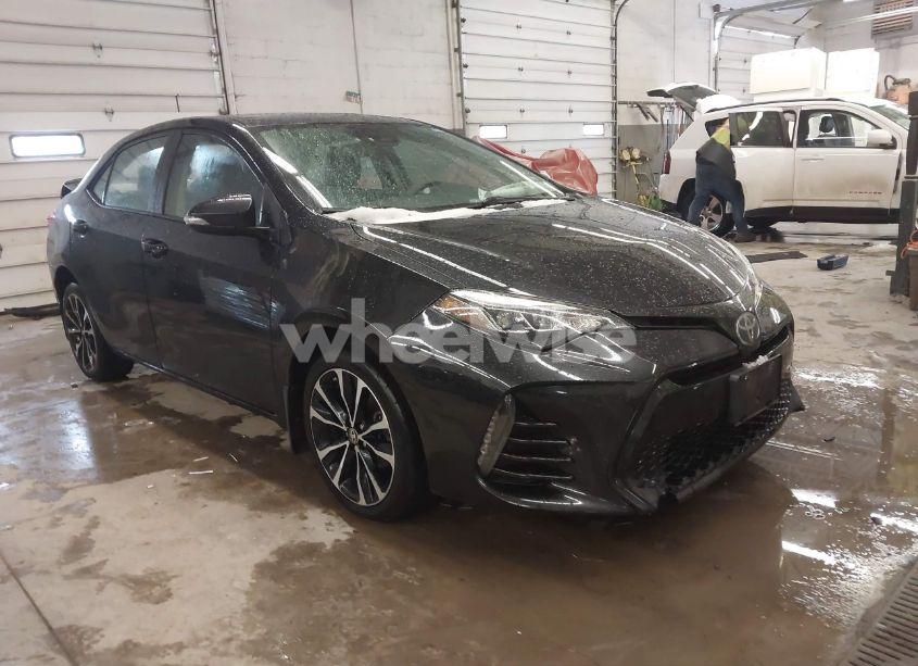2018 Toyota Corolla L/LE/XLE/SE/XSE (VIN 2T1BURHE0JC072213) main photo