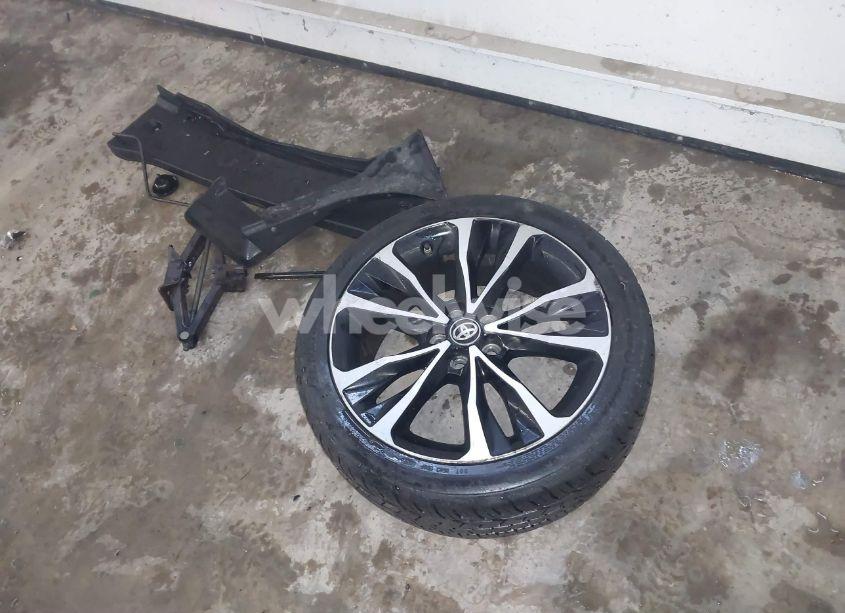 Photo 12 of 2018 Toyota Corolla L/LE/XLE/SE/XSE (VIN 2T1BURHE0JC072213)