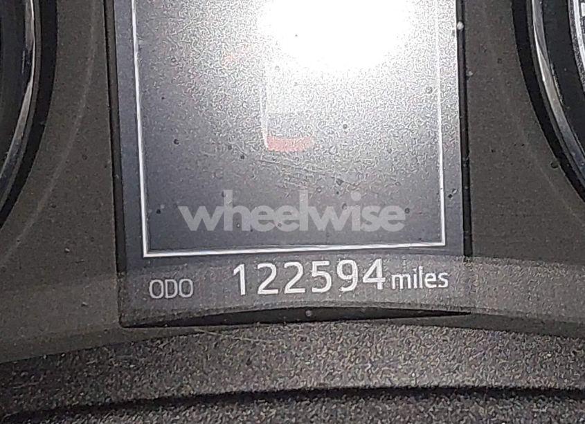 Photo 16 of 2018 Toyota Corolla L/LE/XLE/SE/XSE (VIN 2T1BURHE0JC072213)