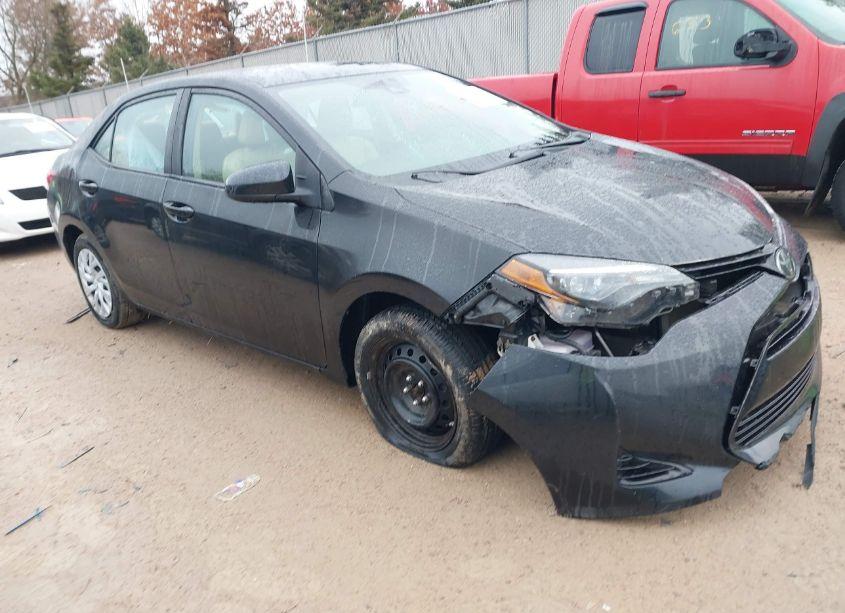 2018 Toyota Corolla LE (VIN 2T1BURHE0JC076391) main photo