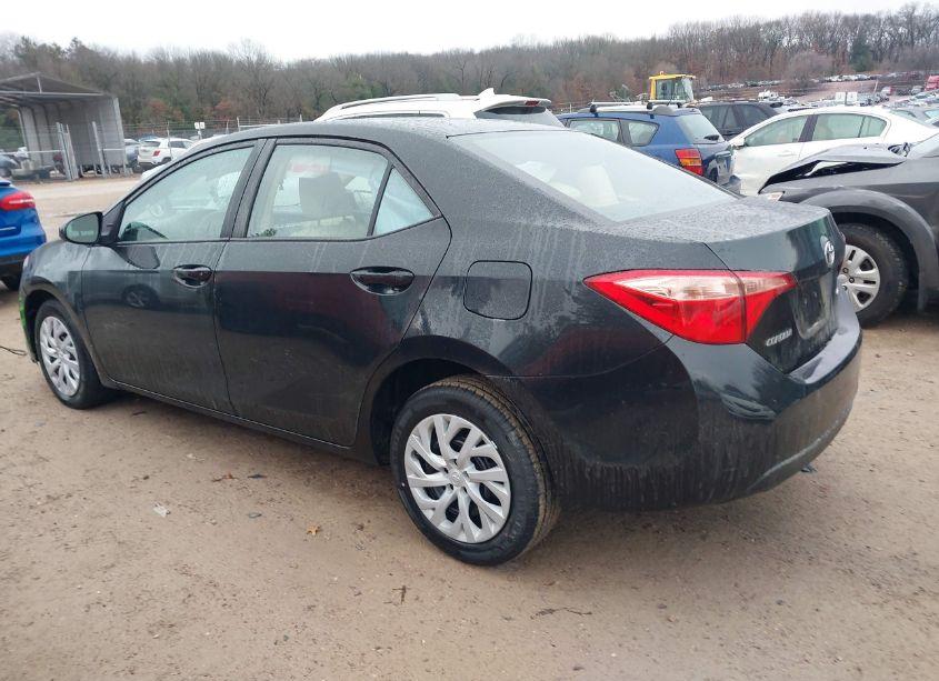 Photo 3 of 2018 Toyota Corolla LE (VIN 2T1BURHE0JC076391)