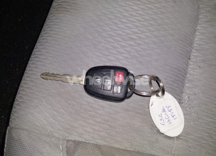 Photo 11 of 2018 Toyota Corolla LE (VIN 2T1BURHE0JC089108)