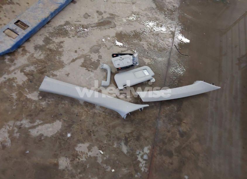 Photo 12 of 2018 Toyota Corolla LE (VIN 2T1BURHE0JC089108)