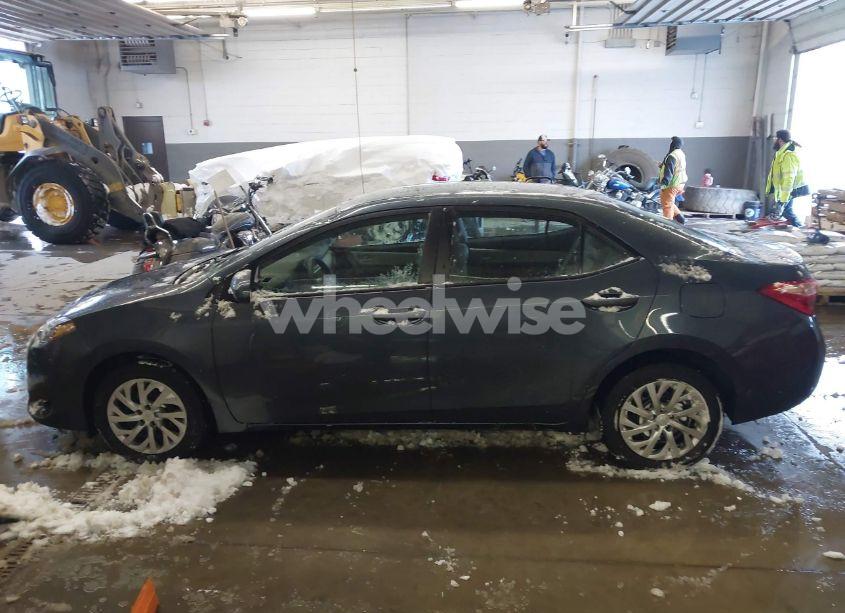 Photo 15 of 2018 Toyota Corolla LE (VIN 2T1BURHE0JC089108)