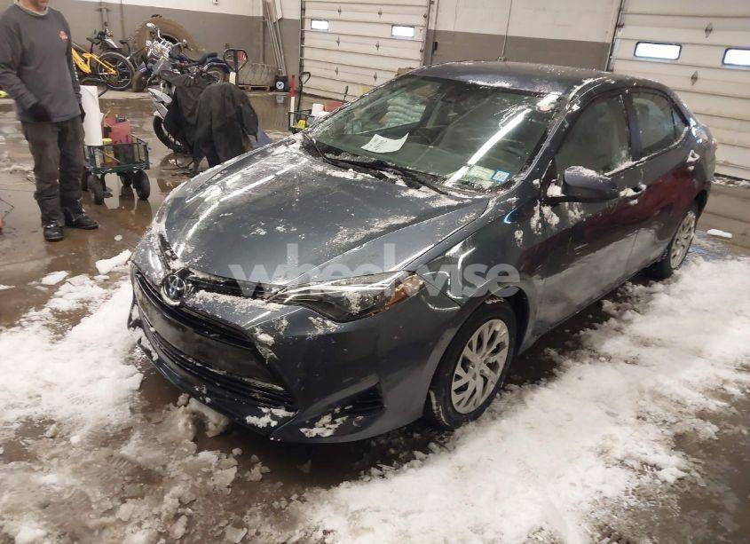 Photo 2 of 2018 Toyota Corolla LE (VIN 2T1BURHE0JC089108)