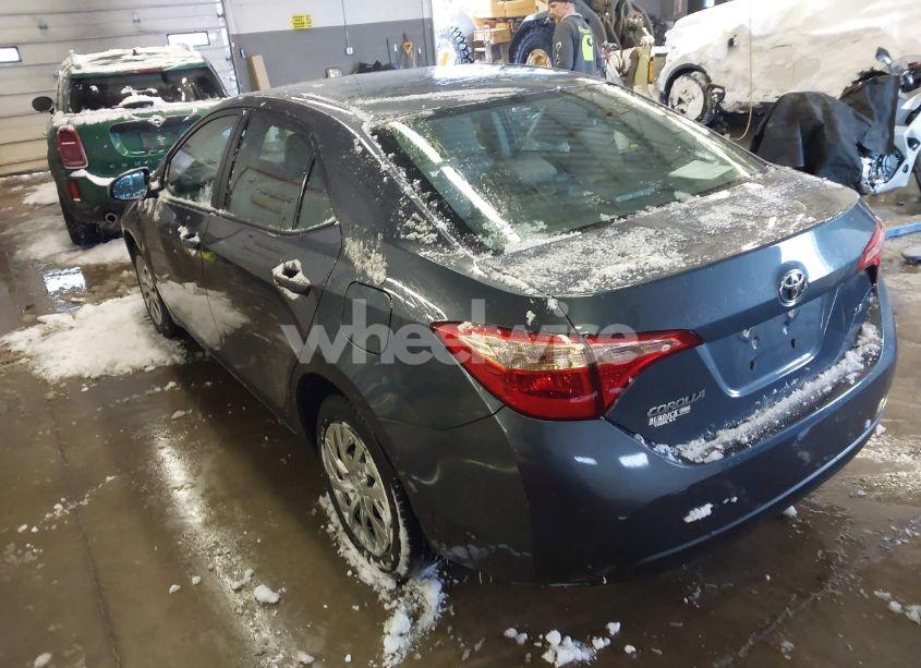 Photo 3 of 2018 Toyota Corolla LE (VIN 2T1BURHE0JC089108)