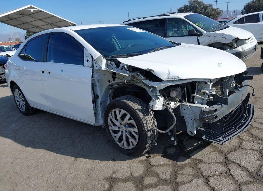 2018 Toyota Corolla LE (VIN 2T1BURHE0JC104691) main photo