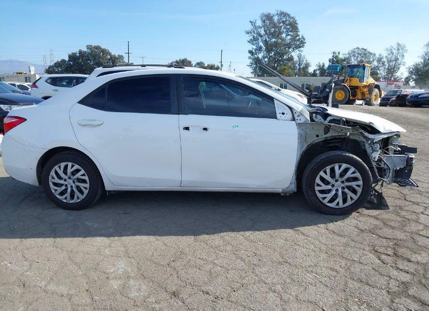 Photo 14 of 2018 Toyota Corolla LE (VIN 2T1BURHE0JC104691)