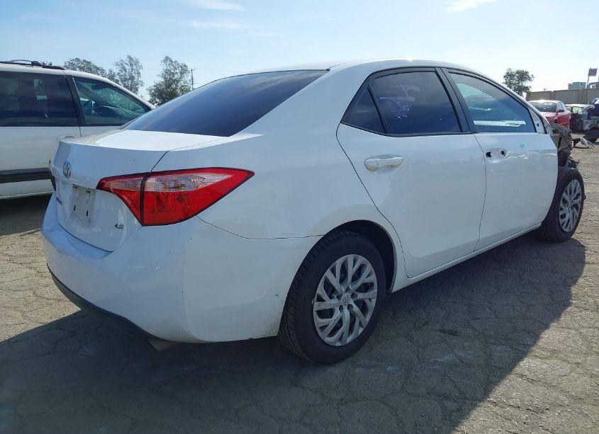 Photo 4 of 2018 Toyota Corolla LE (VIN 2T1BURHE0JC104691)
