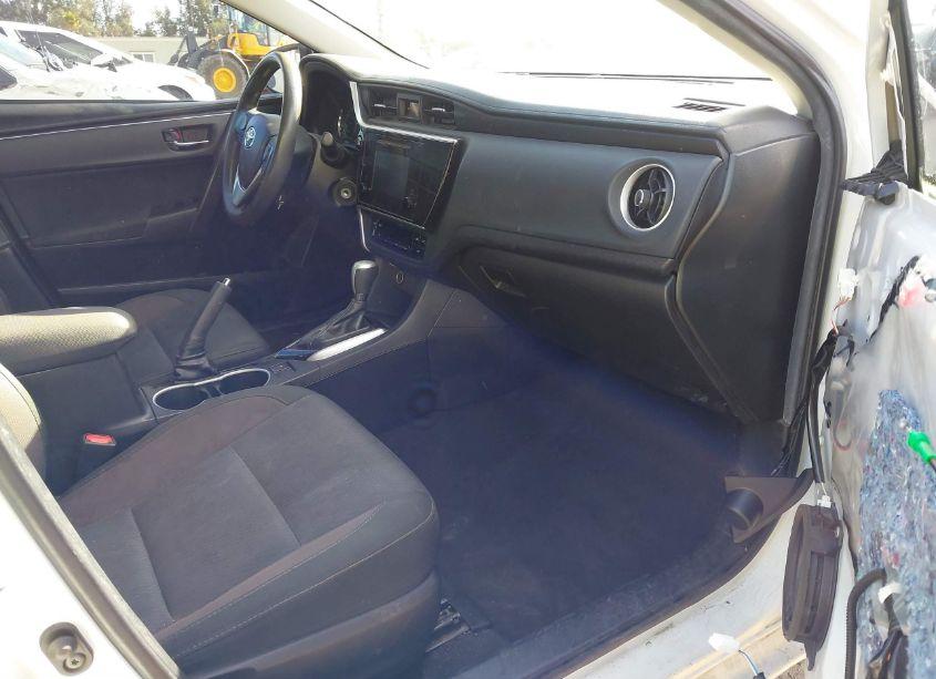 Photo 5 of 2018 Toyota Corolla LE (VIN 2T1BURHE0JC104691)
