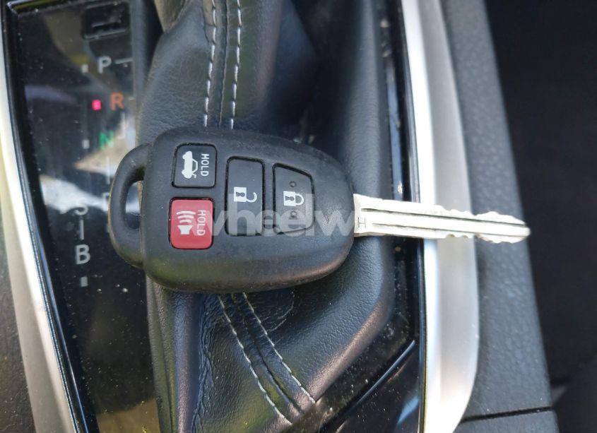 Photo 11 of 2018 Toyota Corolla LE (VIN 2T1BURHE0JC108367)