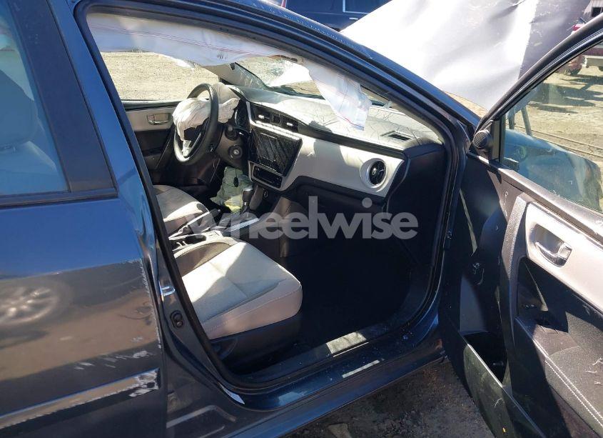 Photo 5 of 2018 Toyota Corolla LE (VIN 2T1BURHE0JC108367)