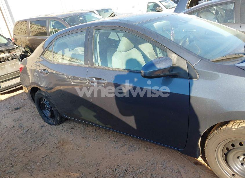Photo 13 of 2018 Toyota Corolla LE (VIN 2T1BURHE0JC114007)