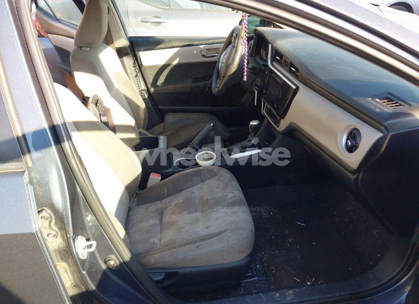 Photo 5 of 2018 Toyota Corolla LE (VIN 2T1BURHE0JC114007)