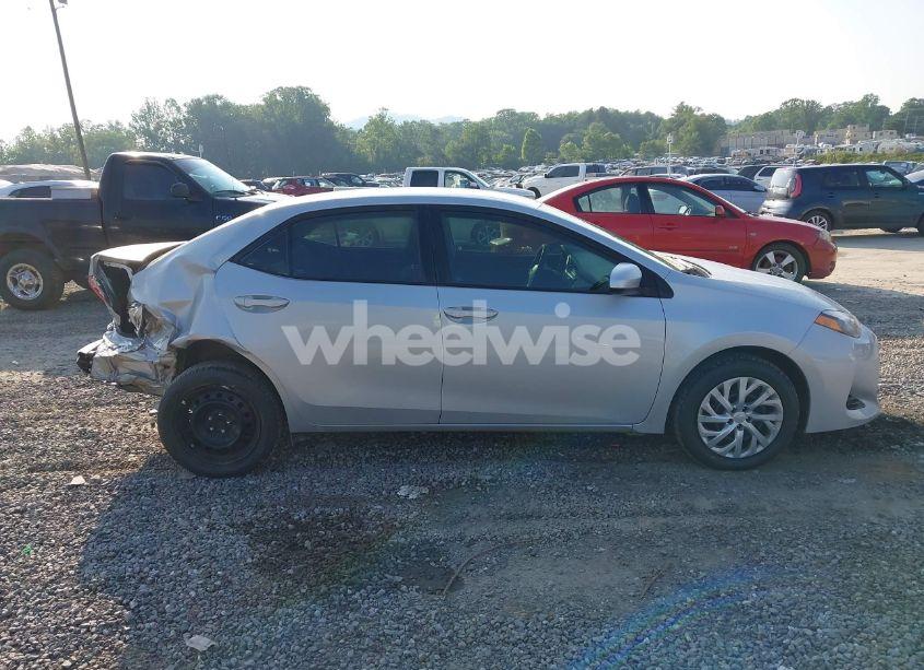 Photo 14 of 2018 Toyota Corolla LE (VIN 2T1BURHE0JC117814)