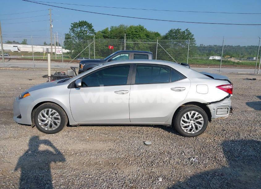 Photo 15 of 2018 Toyota Corolla LE (VIN 2T1BURHE0JC117814)