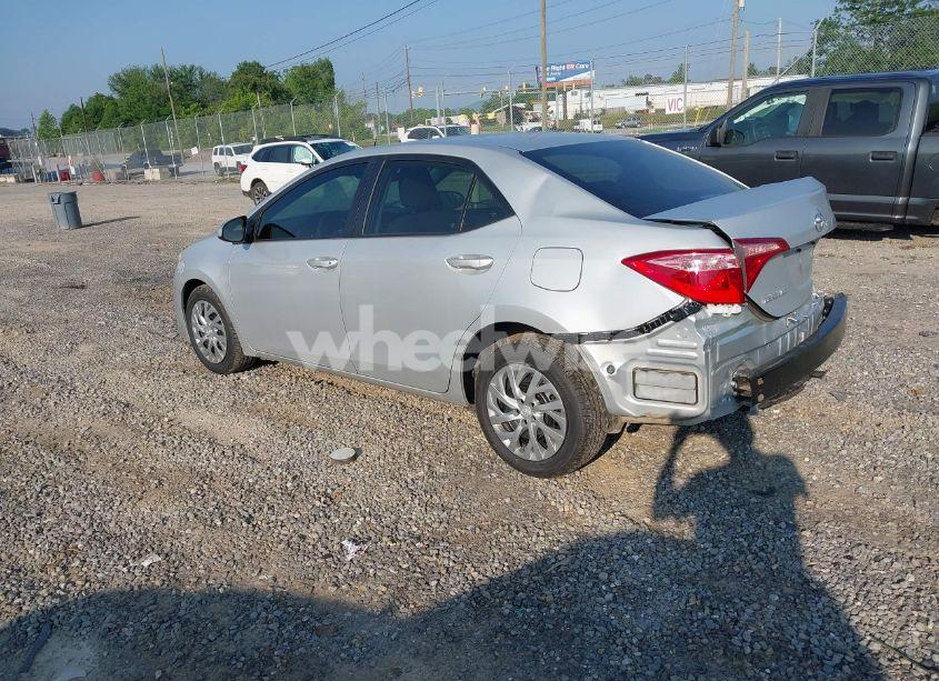 Photo 3 of 2018 Toyota Corolla LE (VIN 2T1BURHE0JC117814)