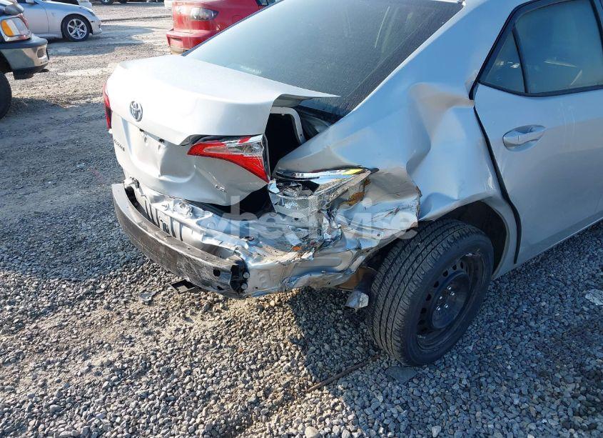 Photo 6 of 2018 Toyota Corolla LE (VIN 2T1BURHE0JC117814)