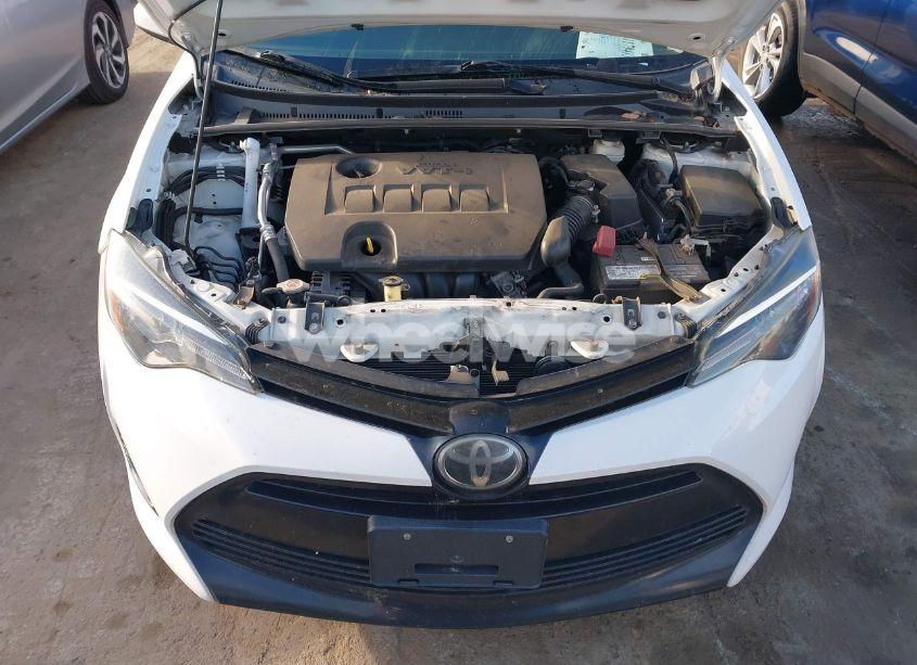 Photo 10 of 2018 Toyota Corolla L/LE/XLE/SE/XSE (VIN 2T1BURHE0JC117960)