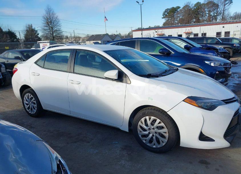 Photo 13 of 2018 Toyota Corolla L/LE/XLE/SE/XSE (VIN 2T1BURHE0JC117960)