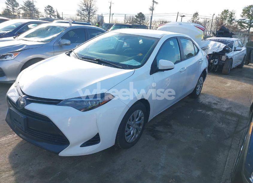 Photo 2 of 2018 Toyota Corolla L/LE/XLE/SE/XSE (VIN 2T1BURHE0JC117960)