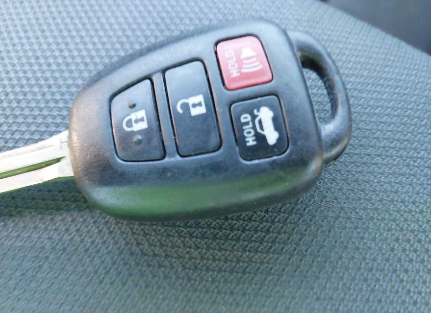 Photo 11 of 2018 Toyota Corolla LE (VIN 2T1BURHE0JC122530)