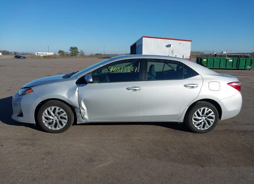 Photo 14 of 2018 Toyota Corolla LE (VIN 2T1BURHE0JC122530)