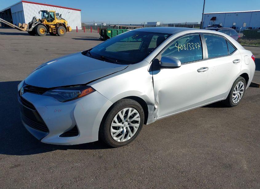 Photo 2 of 2018 Toyota Corolla LE (VIN 2T1BURHE0JC122530)