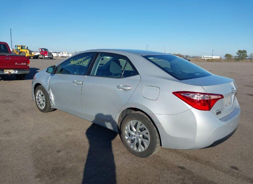 Photo 3 of 2018 Toyota Corolla LE (VIN 2T1BURHE0JC122530)