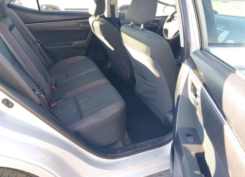 Photo 8 of 2018 Toyota Corolla LE (VIN 2T1BURHE0JC122530)