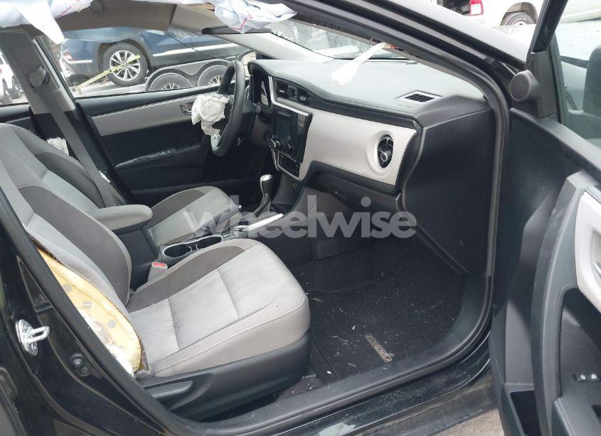 Photo 5 of 2018 Toyota Corolla LE (VIN 2T1BURHE0JC965594)