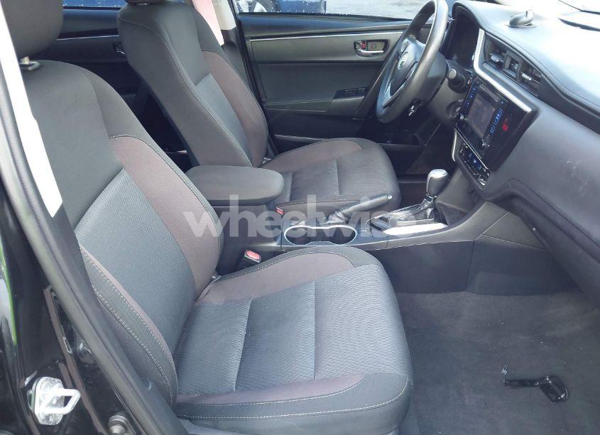 Photo 5 of 2018 Toyota Corolla LE (VIN 2T1BURHE0JC973310)