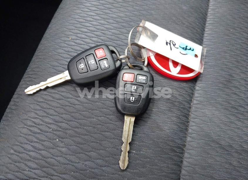 Photo 11 of 2018 Toyota Corolla LE (VIN 2T1BURHE0JC974876)