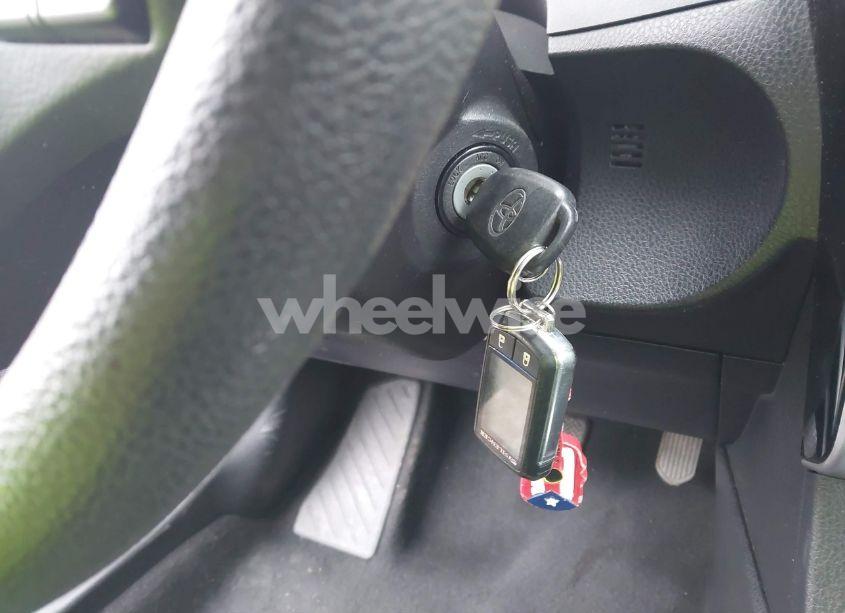 Photo 11 of 2018 Toyota Corolla LE (VIN 2T1BURHE0JC974912)