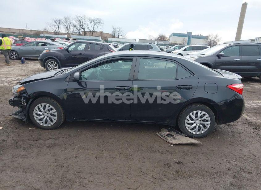 Photo 15 of 2018 Toyota Corolla LE (VIN 2T1BURHE0JC974912)