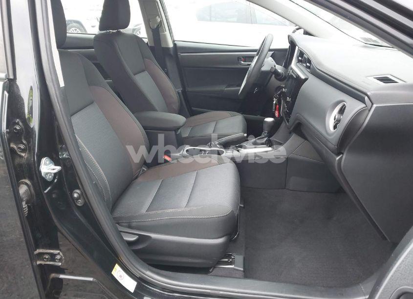 Photo 5 of 2018 Toyota Corolla LE (VIN 2T1BURHE0JC974912)