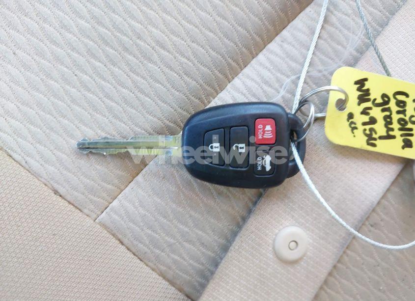 Photo 11 of 2018 Toyota Corolla LE (VIN 2T1BURHE0JC978166)