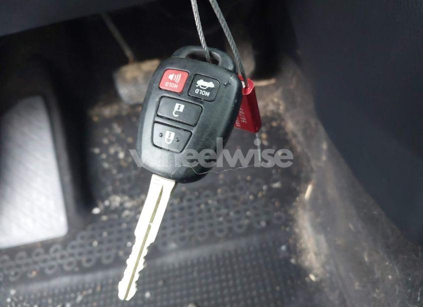 Photo 11 of 2018 Toyota Corolla LE (VIN 2T1BURHE0JC991547)