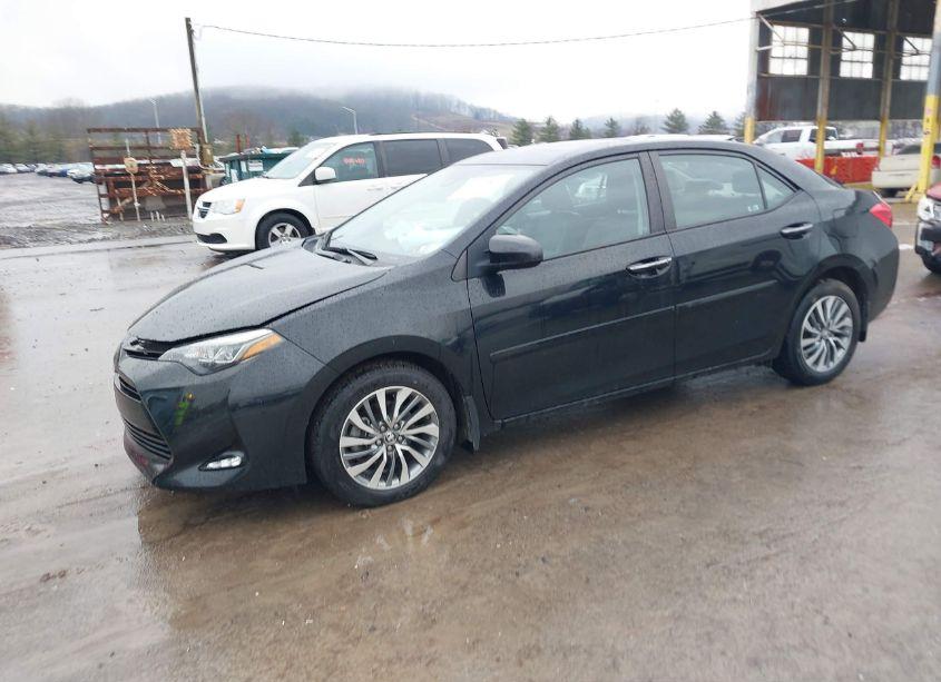 Photo 2 of 2018 Toyota Corolla XLE (VIN 2T1BURHE0JC995128)