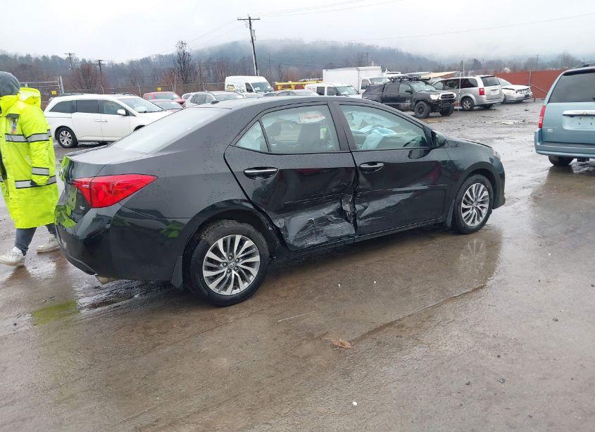 Photo 4 of 2018 Toyota Corolla XLE (VIN 2T1BURHE0JC995128)