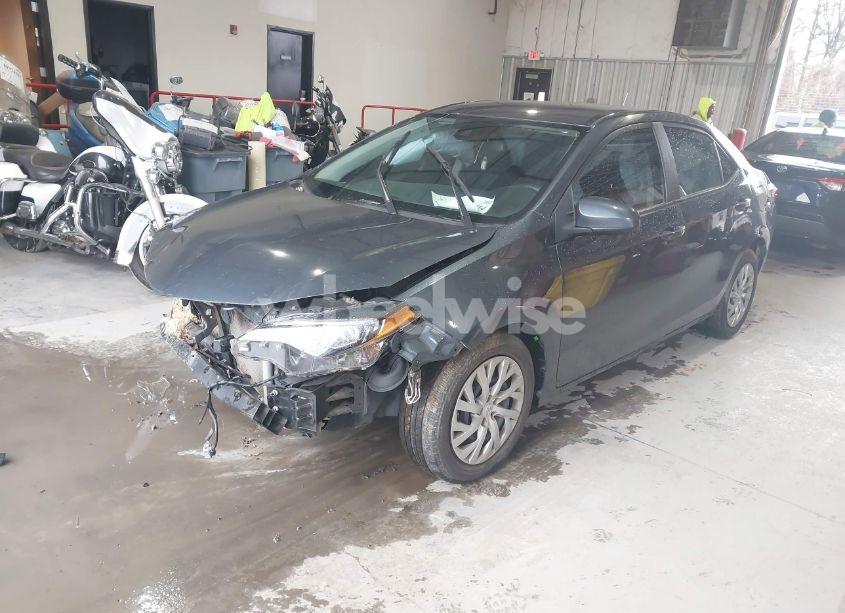 Photo 2 of 2019 Toyota Corolla LE (VIN 2T1BURHE0KC137076)